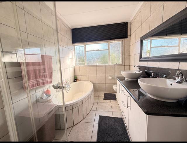 5 BEDROOM HOUSE FOR SALE IN HUTTENHEIGHTS